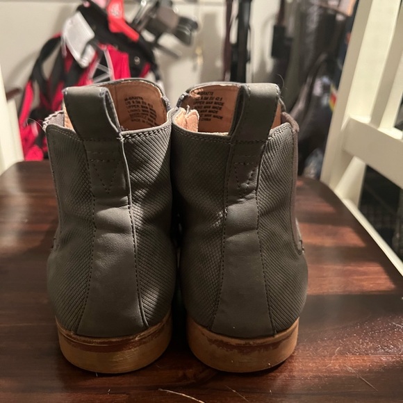 Men’s Madden Zip Up Grey Suede Chelsea Boots. - Picture 4 of 8